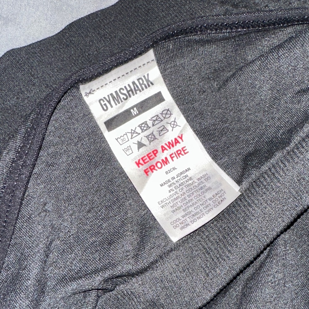 Gymshark Black Crop Top - Picture 5 of 10